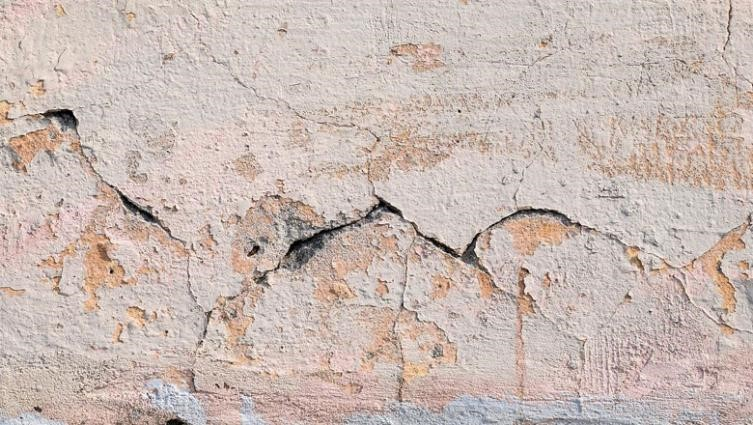Concrete Cracks from chloride attacks